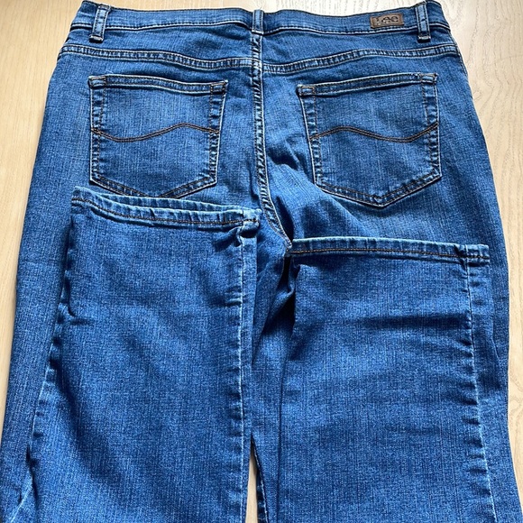 Lee Relaxed Fit. Straight Leg. Mid Rise size 10 /16 waist/38Long - Picture 10 of 13